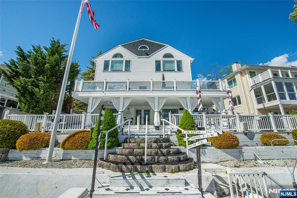 Homes for sale in Hopatcong, NJ | 62 Ithanell Rd, Hopatcong, NJ 07843 | MLS# 26016606