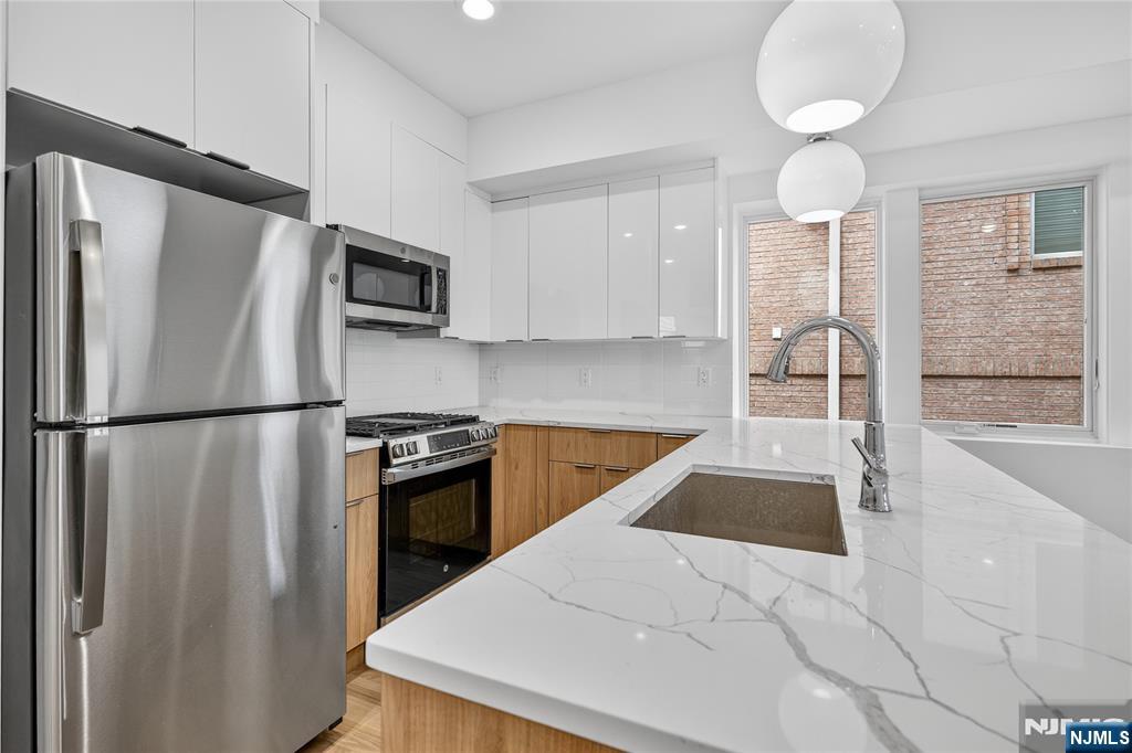 46 Hudson Avenue A - Photo 4