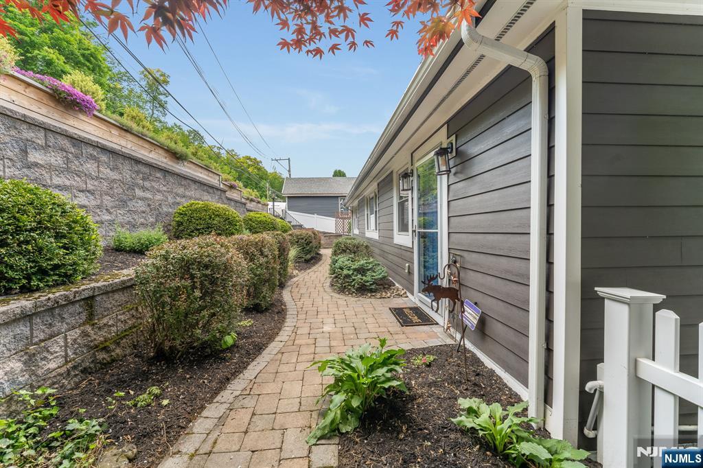 235 Hudson Avenue - Photo 3