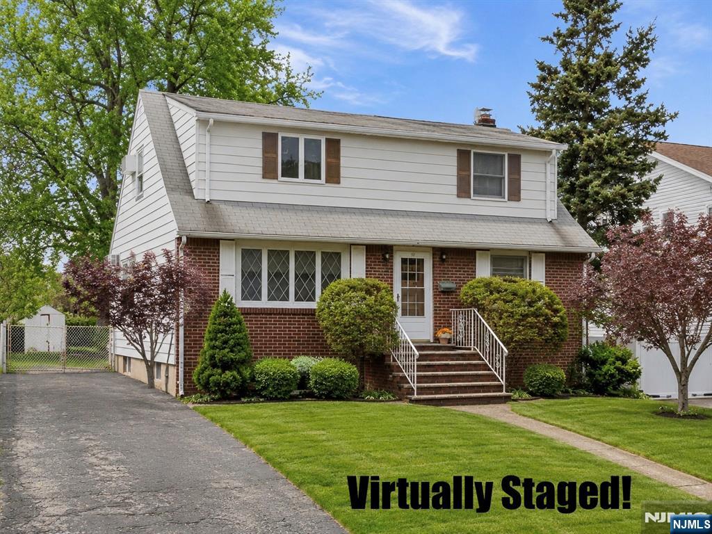 123 Summit Avenue - Photo 2