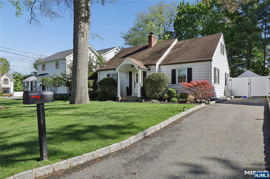 4 Lois Avenue - Photo 1