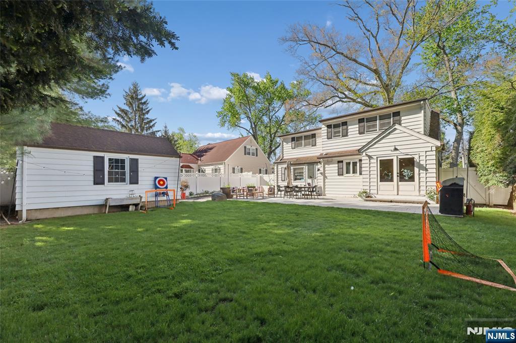 4 Lois Avenue - Photo 3
