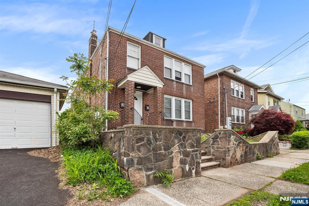 58 Floyd Avenue - Photo 2