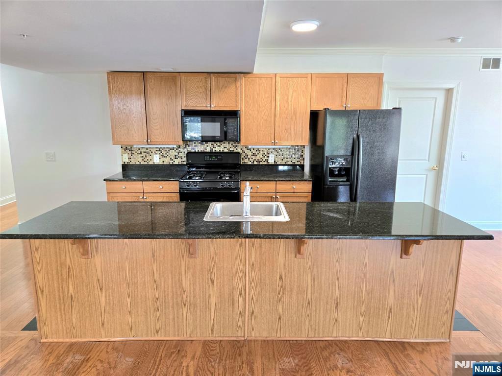 Kitchen with Breakfast Counter