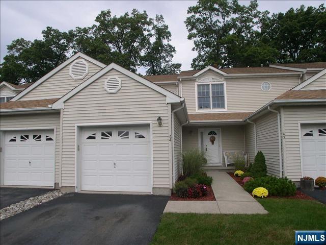 44 FOXWOOD Square - Photo 1
