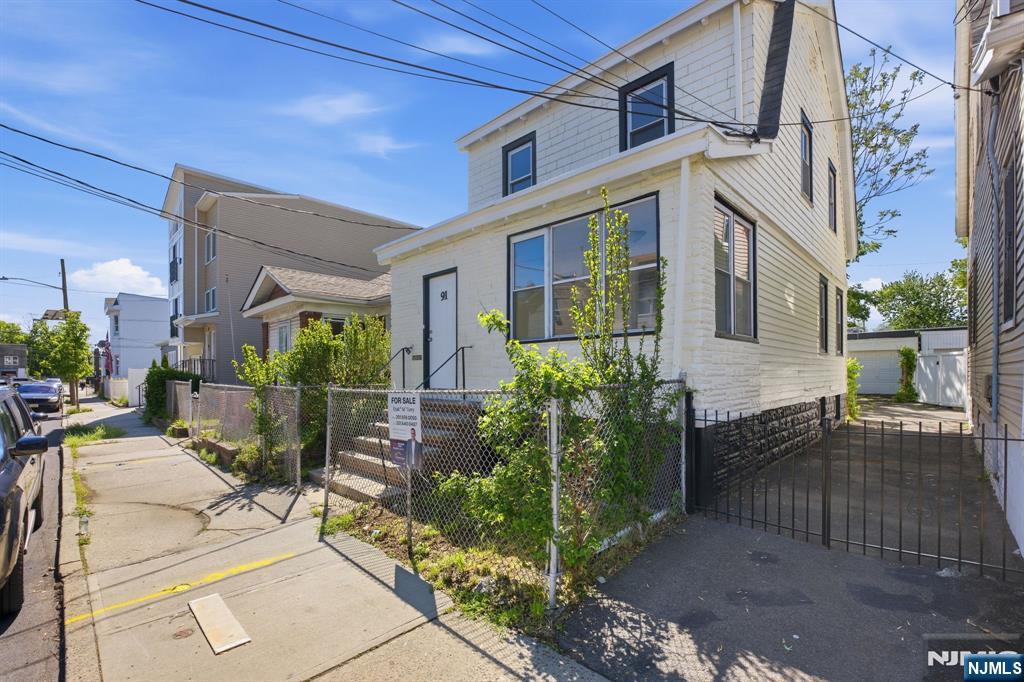 91 Willoughby Street - Photo 1