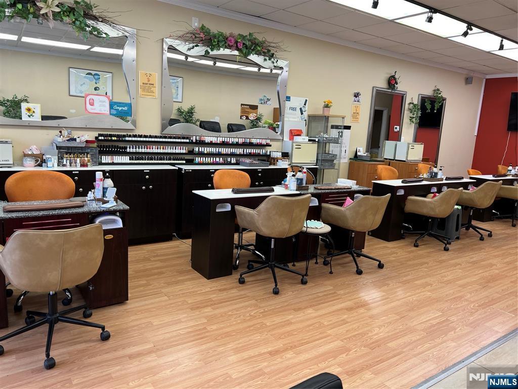 986 River Rd, Edgewater, NJ 07020