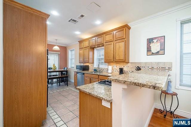 214 Columbus Pl, Cliffside Park, NJ 07010
