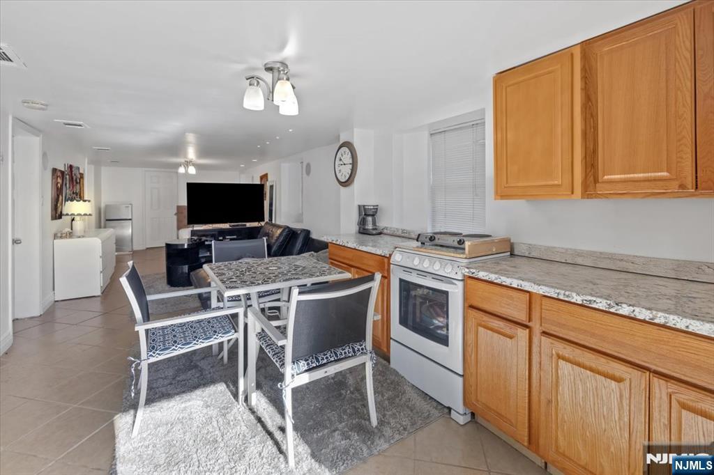 214 Columbus Pl, Cliffside Park, NJ 07010