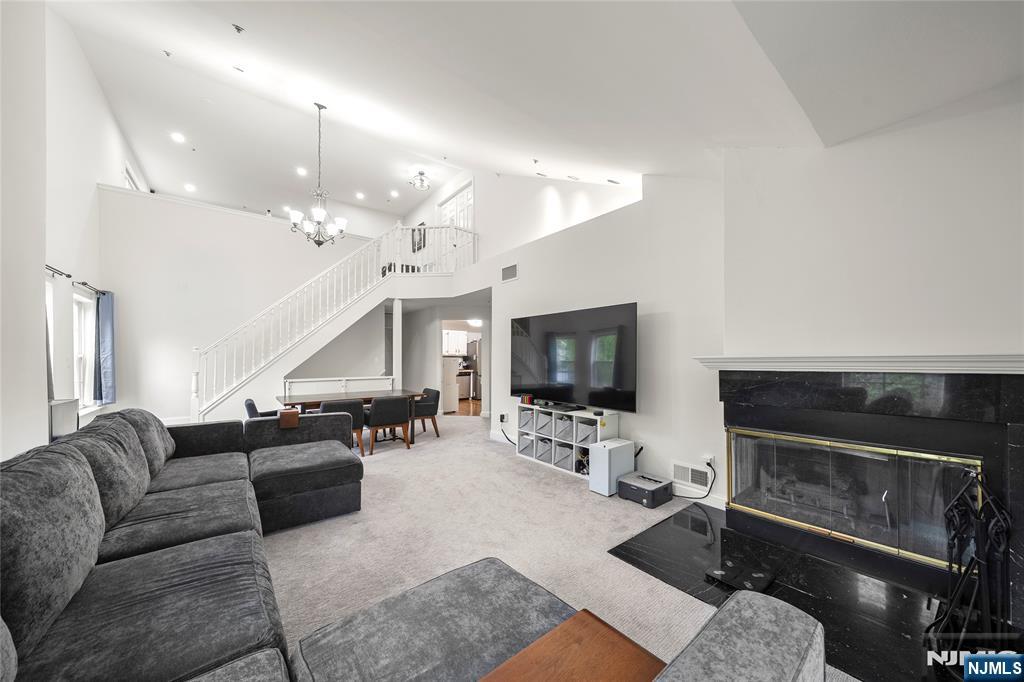 1014 Crown Court 1014 - Photo 3
