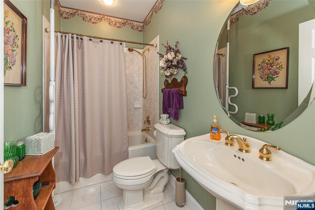 FIRST FLR BATHROOM
