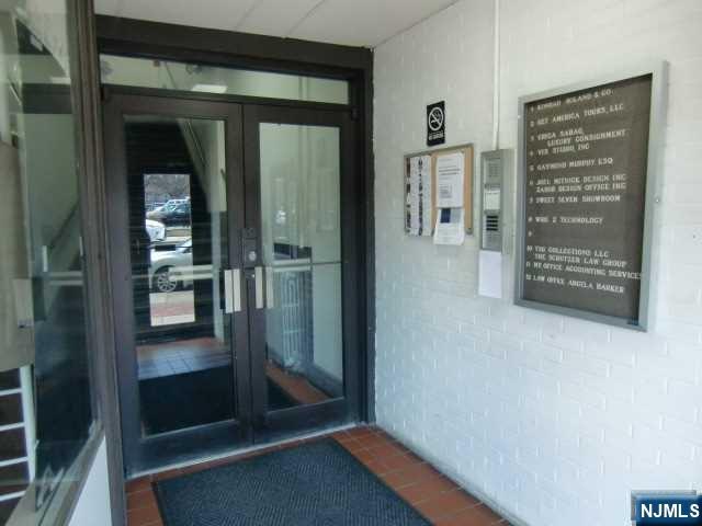 20 N VAN BRUNT Street Office #1 - Photo 5