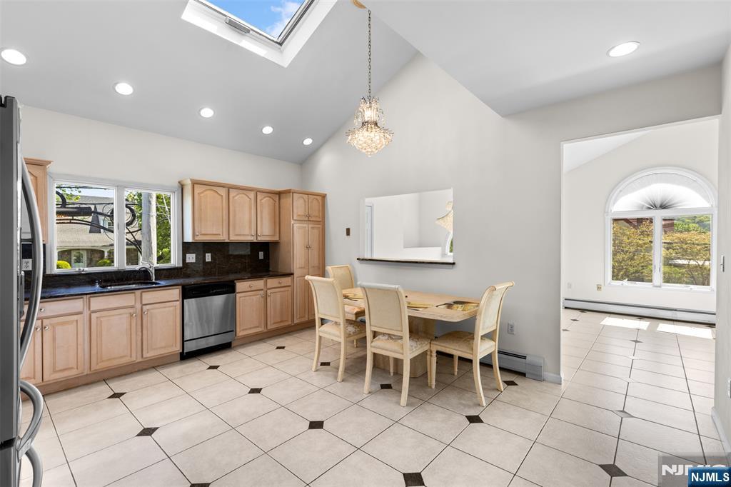499 Morse Avenue — photo 17