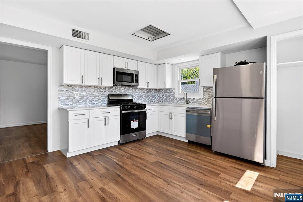 292 Louis Street 1FL - Photo 2