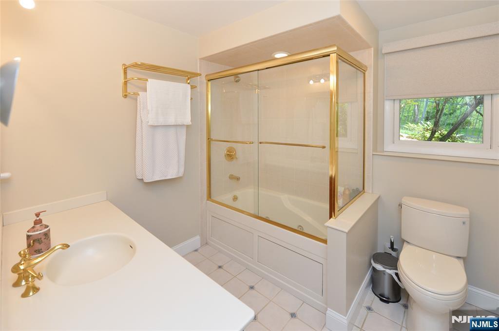 Grade Level Full Bath