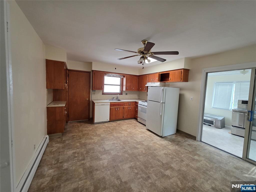 124 Main Street back - Photo 4