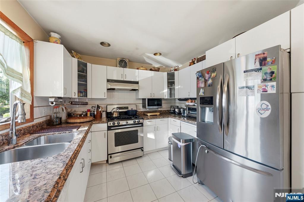 388 Highland Ave, Cliffside Park, NJ 07010