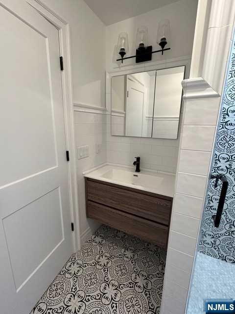 2nd Floor Full Bath