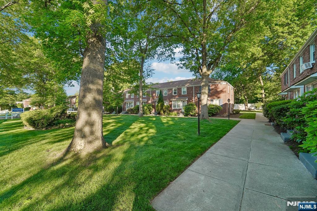 230 Lafayette Place 4D - Photo 4