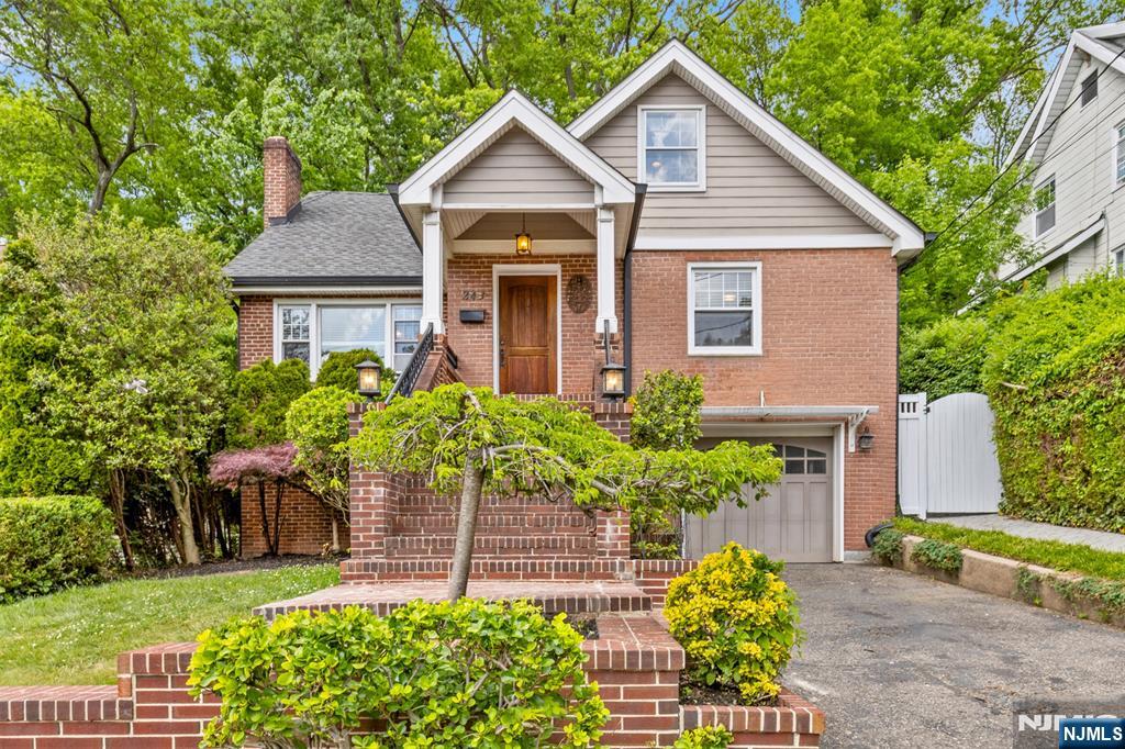 243 Van Nostrand Ave, Englewood, NJ 07631