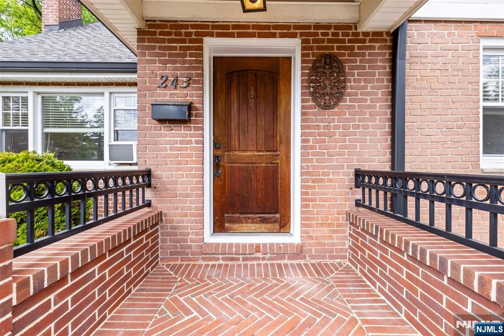 243 Van Nostrand Ave, Englewood, NJ 07631