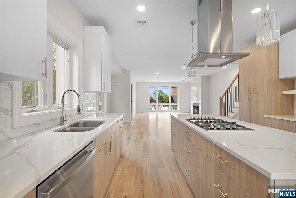 332 12th Street #B — photo 8