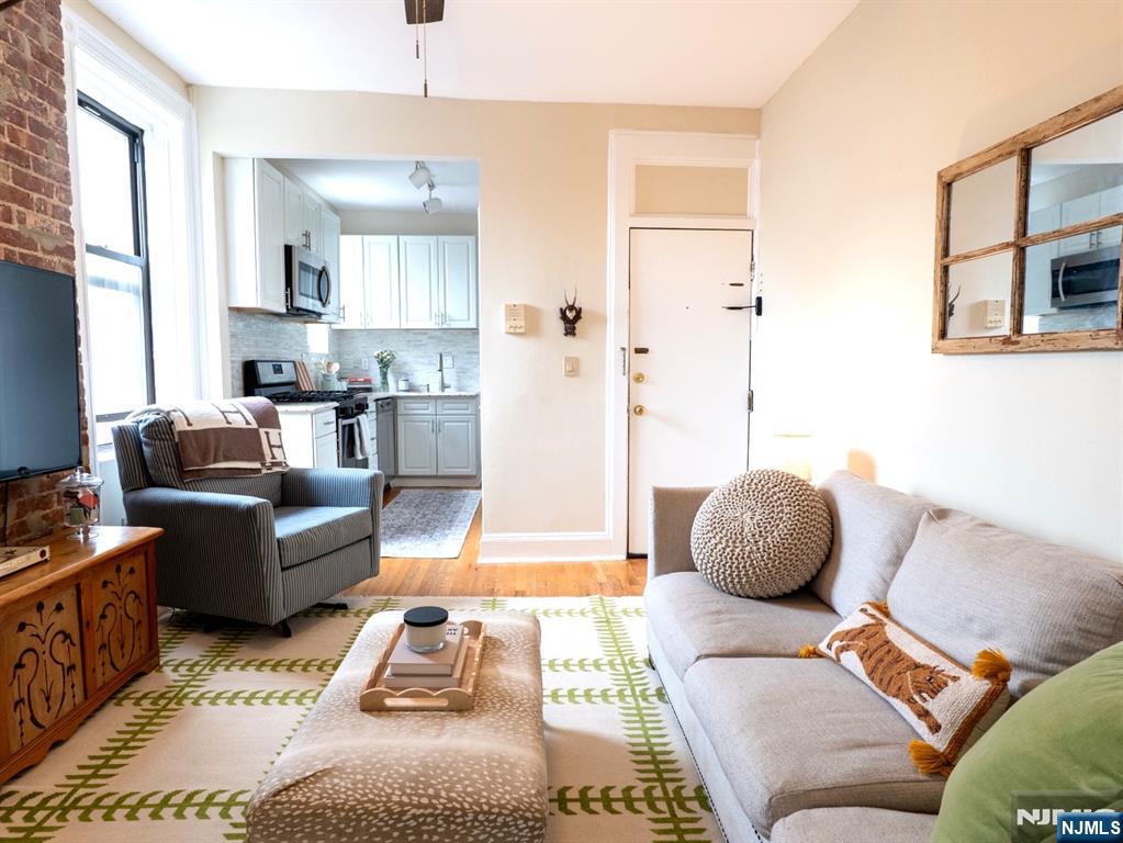 95 Willow Avenue 4B - Photo 5