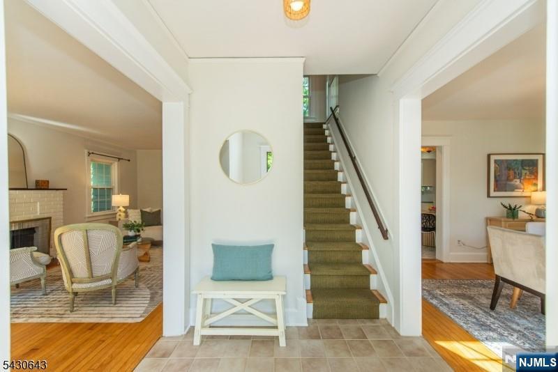 39 Essex Avenue — photo 2