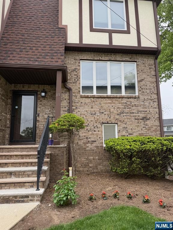 Homes for sale in New Milford, NJ | 13 Canterbury Ln, New Milford, NJ 07646 | MLS# 26016962