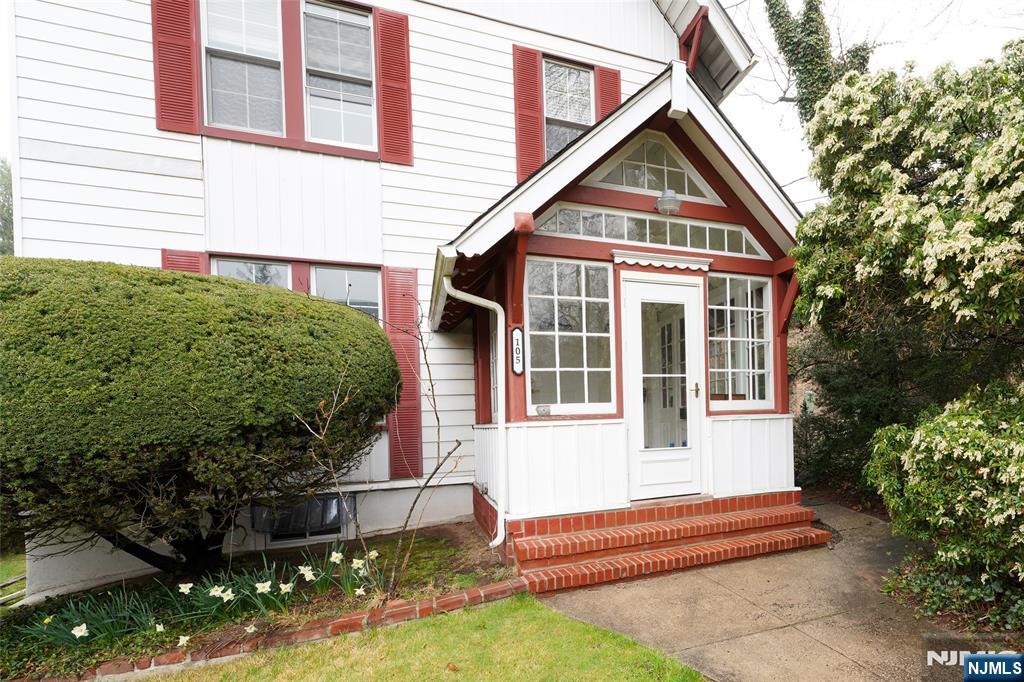 105 E Palisade Avenue B - Photo 2
