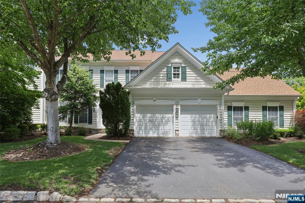 122 White Pine Ct, Paramus, NJ 07652