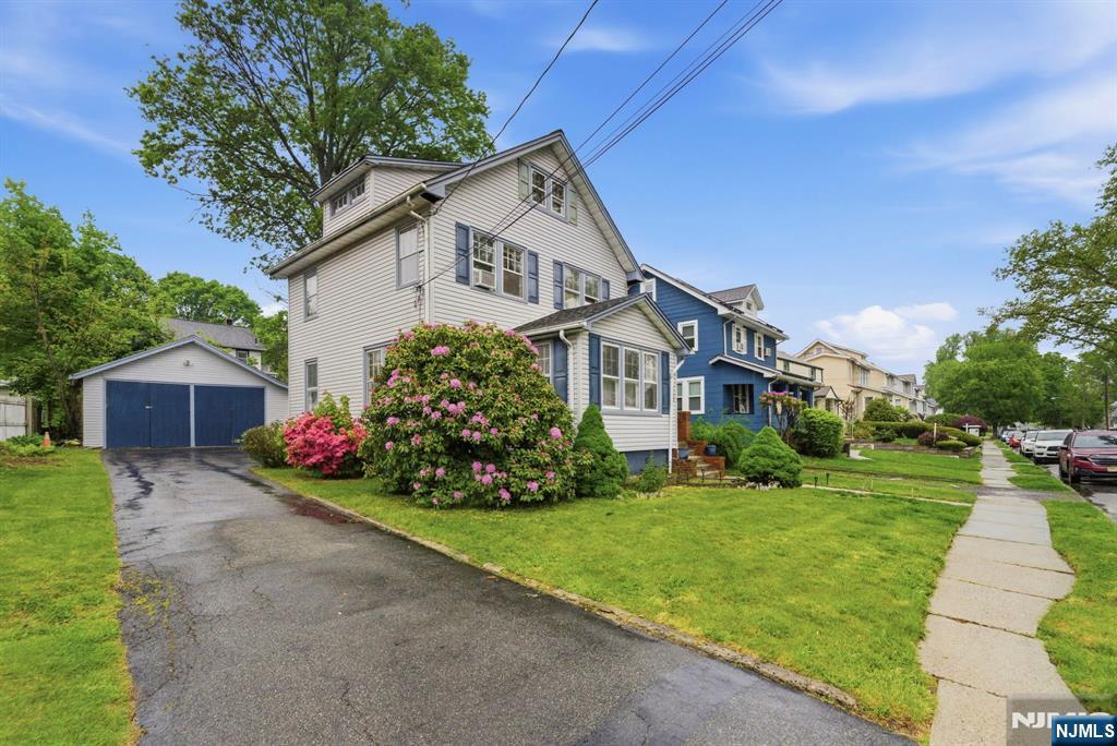 1142 Stasia Street - Photo 1