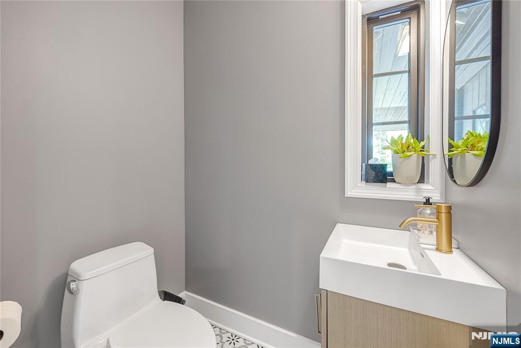 340 Broad Avenue — photo 15
