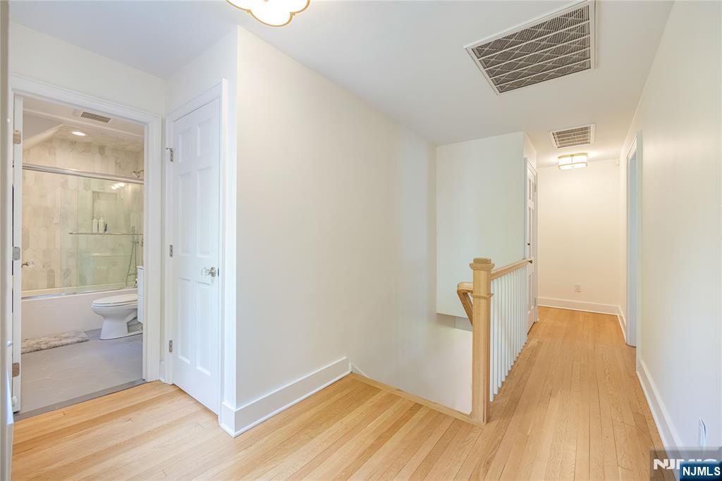 340 Broad Avenue — photo 16