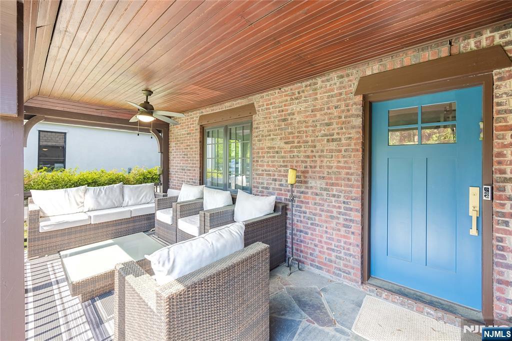 340 Broad Avenue - Photo 4