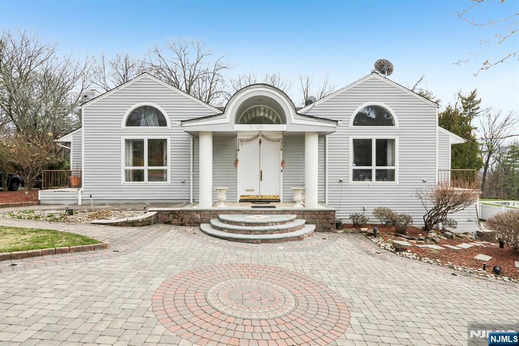 270 E Clinton Avenue - Photo 1