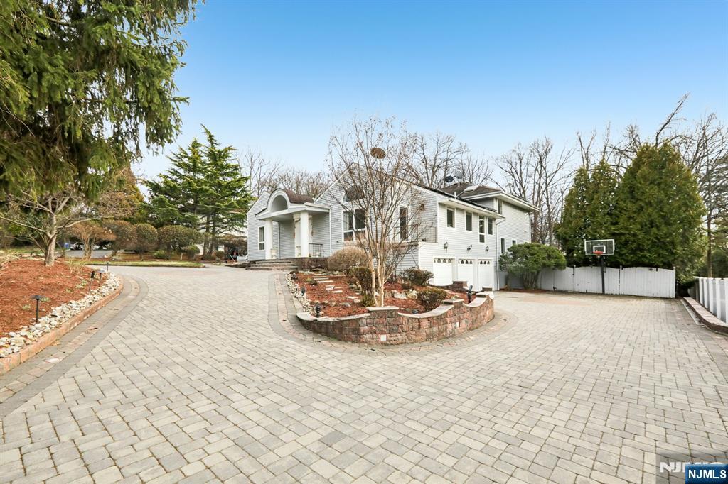 270 E Clinton Avenue - Photo 5