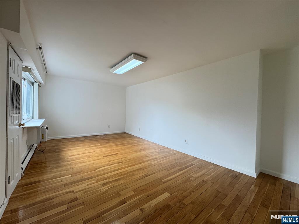 333 Grand Avenue 2R - Photo 2