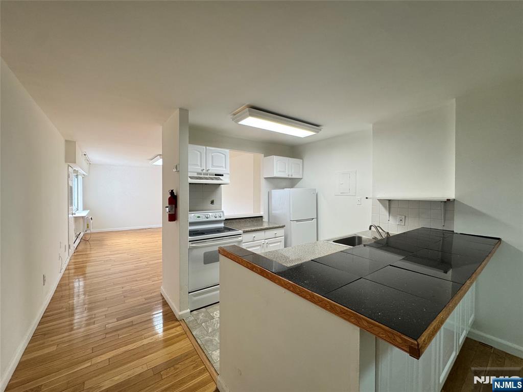 333 Grand Avenue 2R - Photo 5