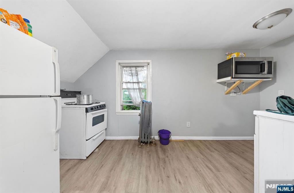 166 Bergen Avenue - Photo 2