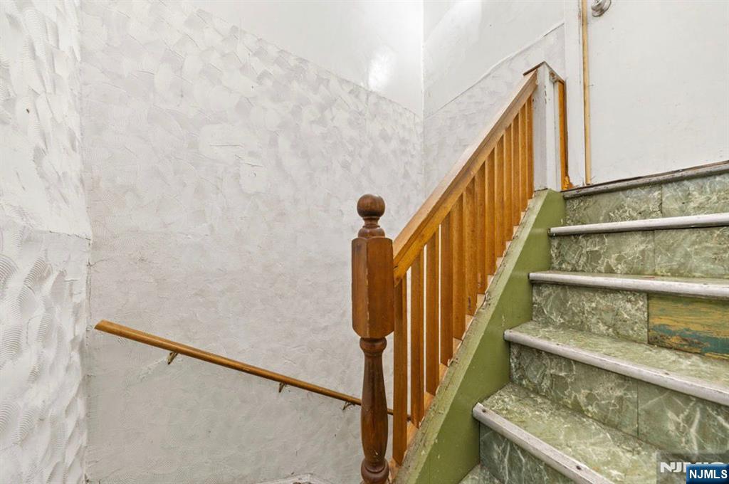 166 Bergen Avenue - Photo 5