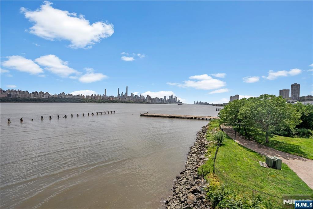 226 The Promenade, Edgewater, NJ 07020