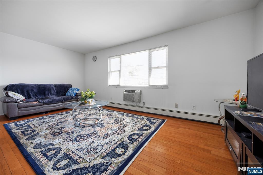 747 Riverside C1 - Photo 5