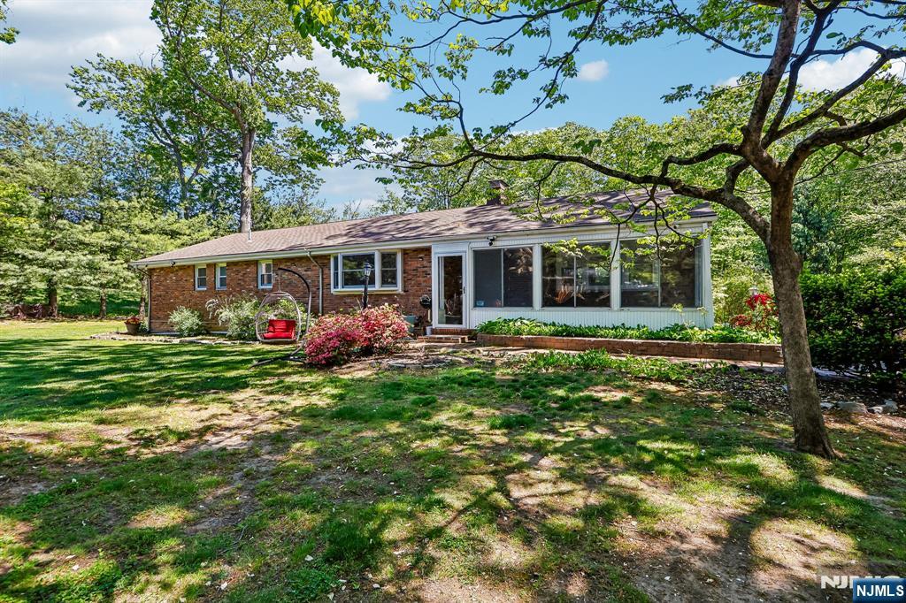 881 Bordentown Avenue - Photo 3
