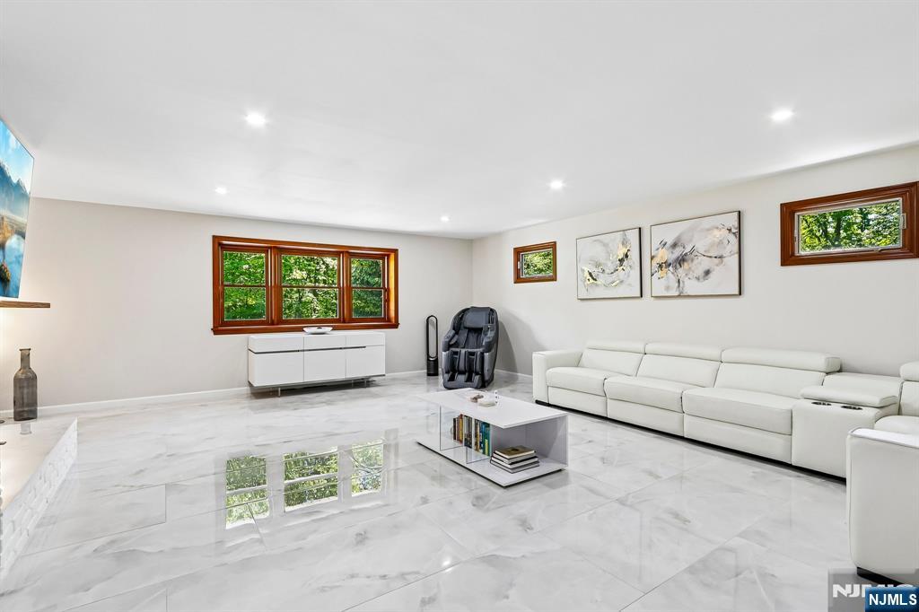 881 Bordentown Avenue - Photo 5