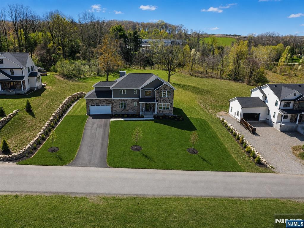 7 Emerald Drive - Photo 2
