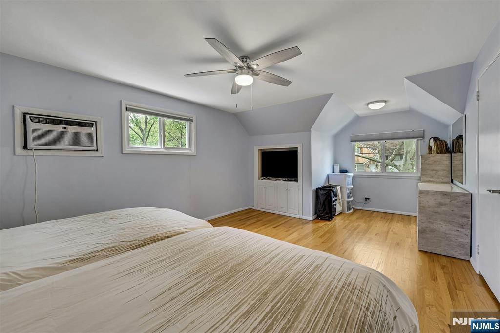 917 E Lawn Drive, Teaneck, NJ 07666 Listing Photo  16
