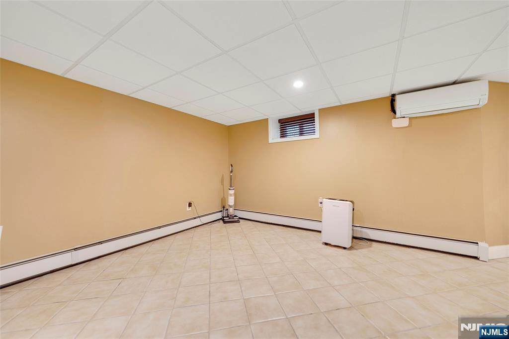 1130 Edgewood Lane, Fort Lee, NJ 07024 Listing Photo  27