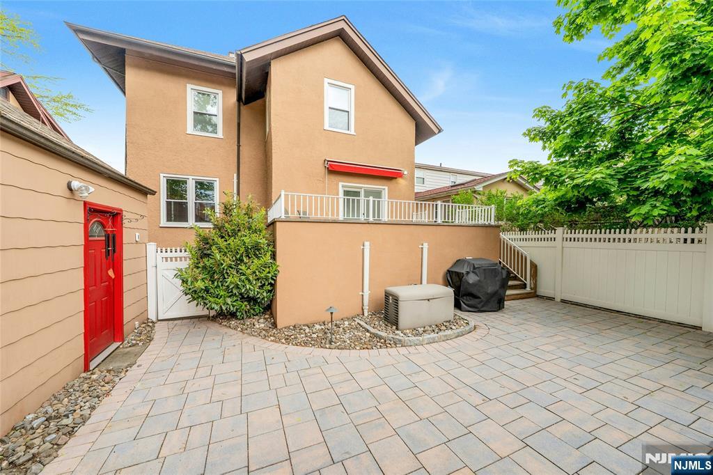 1130 Edgewood Lane, Fort Lee, NJ 07024 Listing Photo  35