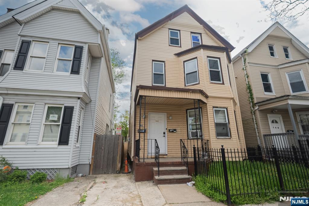 144 Steuben - Photo 1